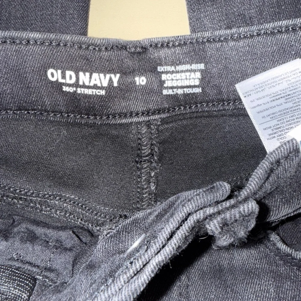 Old Navy Rockstar Jeggings Size 10 Black Extra High‎ Rise Distressed Frayed Hem
